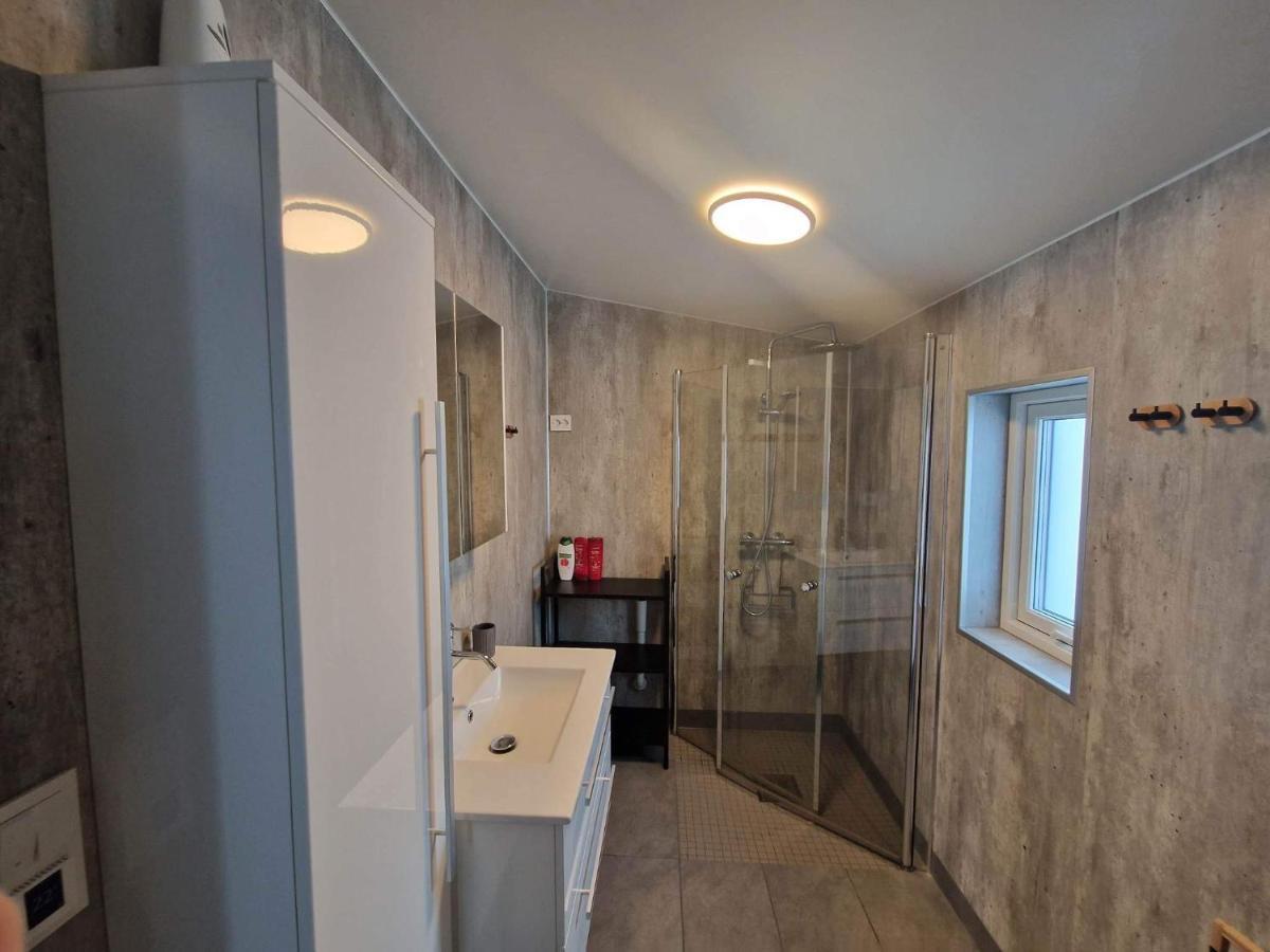 Northern Living 1 Room With Shared Bathroom Тромсьо Екстериор снимка